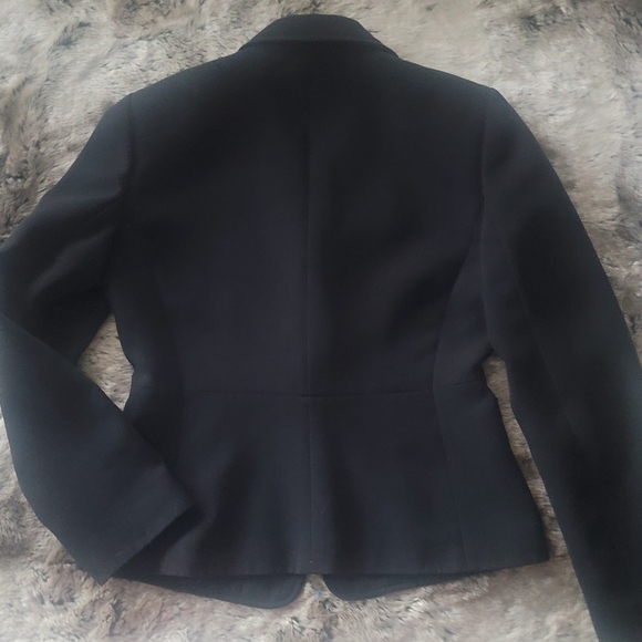 Tahari blazer - 4P - Picture 2 of 8